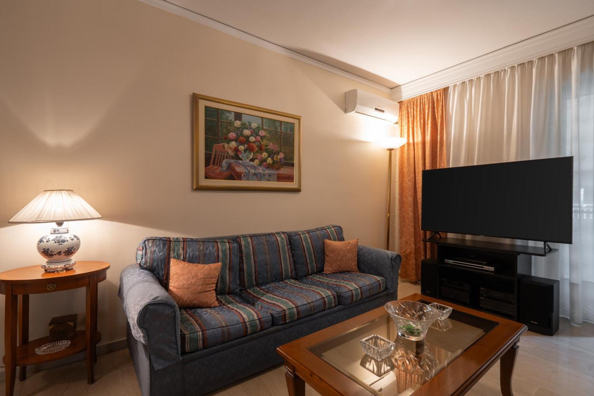 Thissio Family Apartment